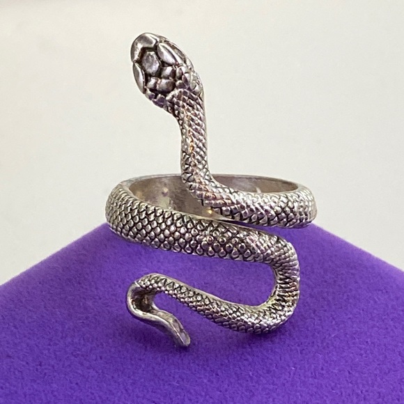 Jewelry - 💛 Vintage Silver Tone Snake Wrap Ring